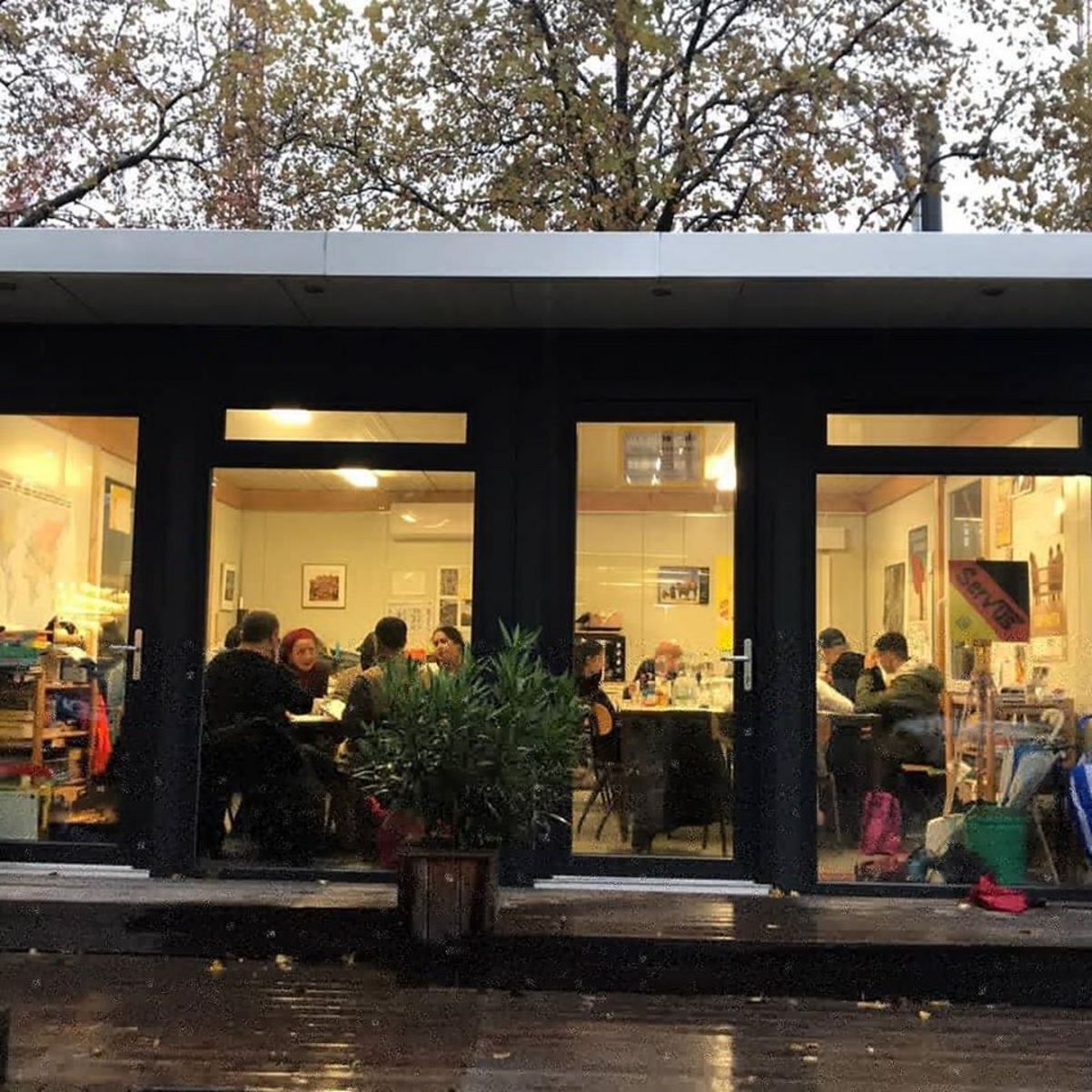 SALON RESSOURCE – Unter­stüt­zung von Flüchtlingen