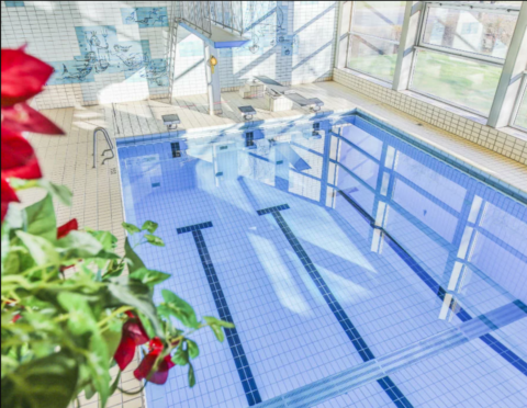 Sozia­les Mit­ein­an­der durch Sport – Schwimmen