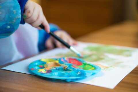 Chil­dren paint­ing work­shop child & art
