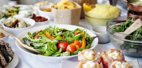 Let’s Cook! Veg­e­tar­i­an potluck buffet