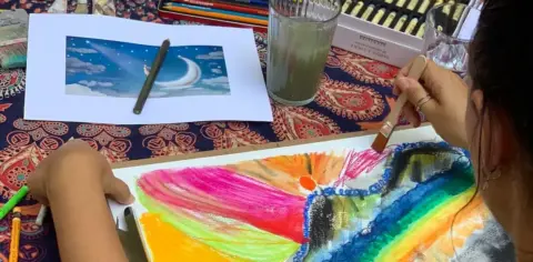 Art Course – Free Cre­ative Paint­ing Evening